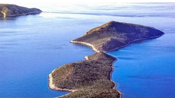 Σε πλειστηριασμό βγαίνει μικρό νησί του Ιονίου