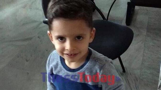 «Θες να παίξουμε;»: Συγκινεί το πρώτο προσφυγόπουλο που πέρασε τα σύνορα του Έβρου