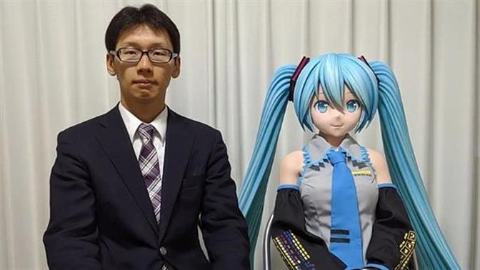 Fictosexual άντρας παντρεμένος με ολόγραμμα αντιμετωπίζει προβλήματα στον γάμο του