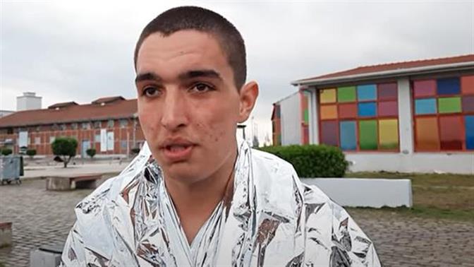 Νεαρός έβγαλε από τον Θερμαϊκό γυναίκα που πνιγόταν