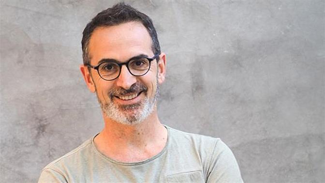 Ο Κώστας Κρομμύδας μιλά για το νέο βιβλίο του «Δούρειος Ίππος» στο Public Café Συντάγματος