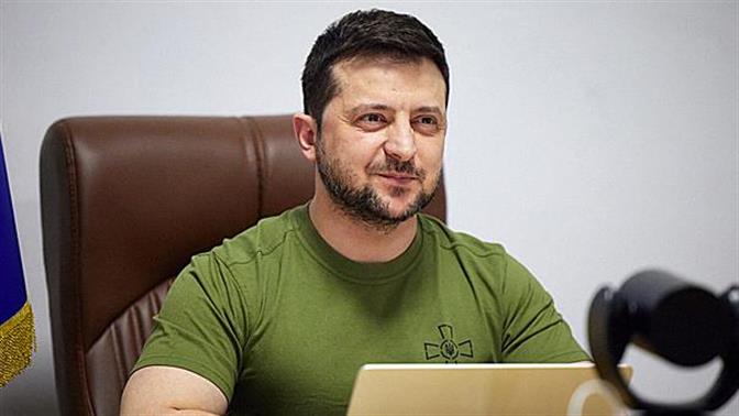 Μπουφάν του Ζελένσκι πουλήθηκε 90000 λίρες σε δημοπρασία