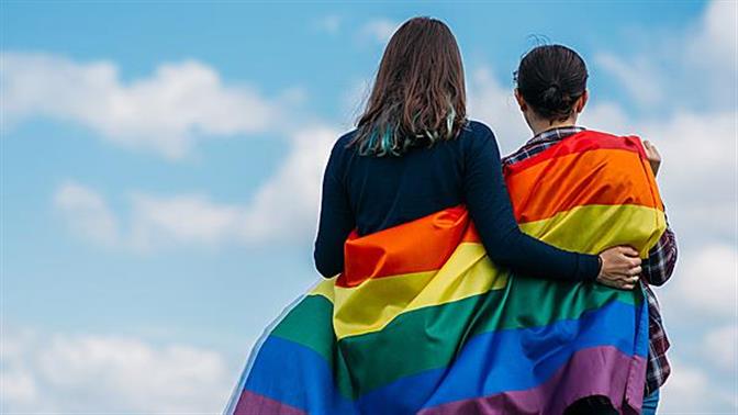 Τροπολογία δίνει τέλος στις θεραπείες μεταστροφής φύλου