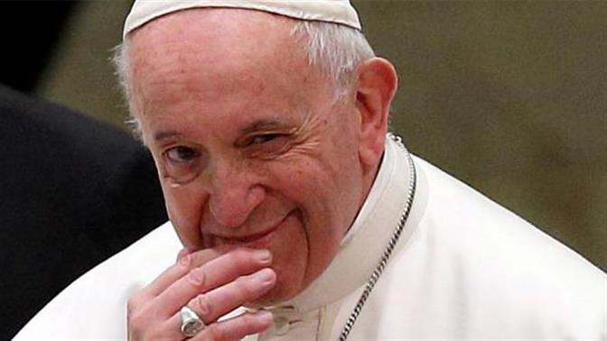 Τεκίλα ζήτησε ο πάπας για να γιάνει το γόνατό του