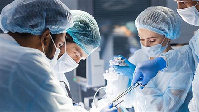 Ηλικιωμένη κατήγγειλε ότι πήγε να πεθάνει από αισθητικές επεμβάσεις