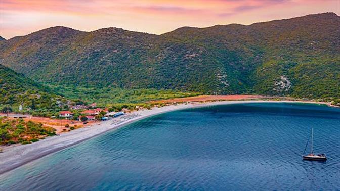 Οι ωραιότερες παραλίες στην ανατολική ακτή της Πελοποννήσου