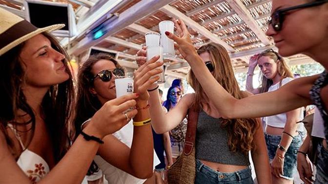 Beach parties για το καλοκαίρι μας παίζουν;