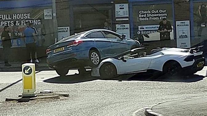 Ταπεινό… Hyundai περνάει πάνω από Lamborghini σα να μη συνέβη τίποτα (βίντεο)