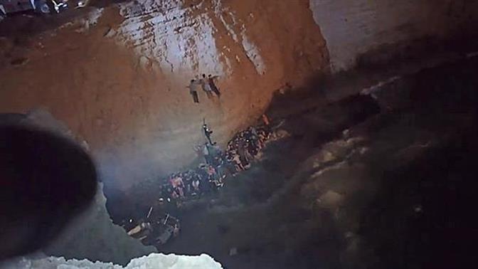 Με γερανό έσωσαν τους μετανάστες στο ναυάγιο των Κυθήρων