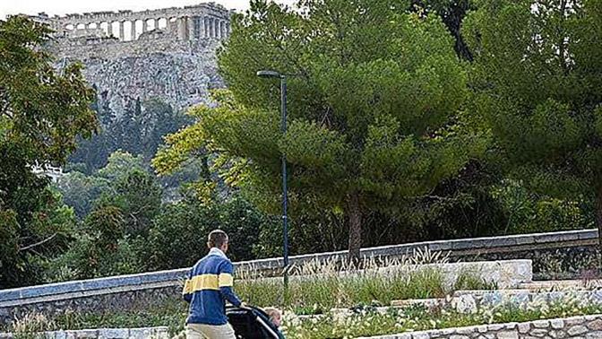 Η ιστορική πλατεία Θησείου μεταμορφώθηκε