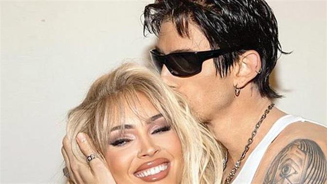 Ο Μασίν Γκαν Κέλι γιορτάζει το Halloween «σνιφάροντας» από το στήθος της Μέγκαν Φοξ