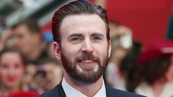 Ο πιο σέξι άντρας για το 2022 είναι ο Κρις Έβανς