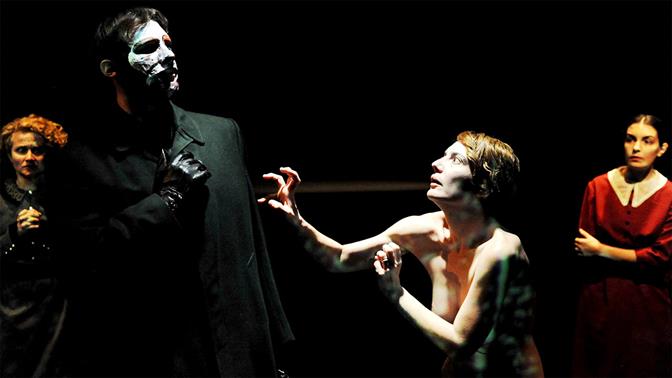 Μεταμόρφωση: Ο Τάσος Σαγρής σκηνοθετεί Φραντς Κάφκα στο Σύγχρονο Θέατρο