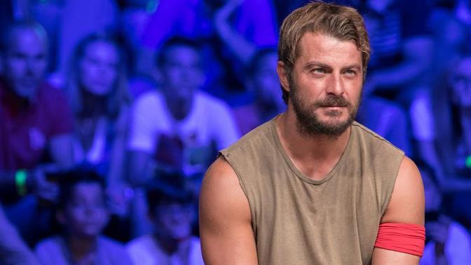 O Ντάνος βγήκε από το αυτοκίνητο να βοηθήσει μια γυναίκα να περάσει τον δρόμο και του έκλεψαν την τσάντα