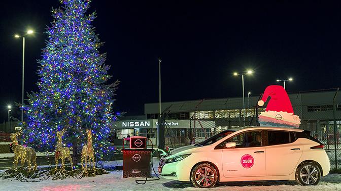 Το Nissan Leaf δίνει ρεύμα στα χριστουγεννιάτικα λαμπιόνια