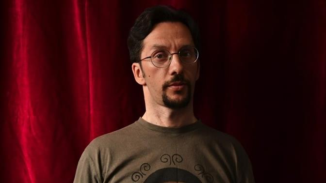 Τετραπληγικός μουσικός από τη Θεσσαλονίκη συνθέτει μελωδίες που ταξιδεύουν σε όλο τον πλανήτη