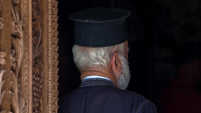 «Σκύψε να σε ευλογήσω»