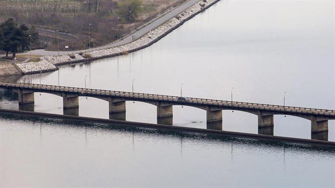 Μητέρα πέταξε το 11 μηνών μωρό της στον Αλιάκμονα