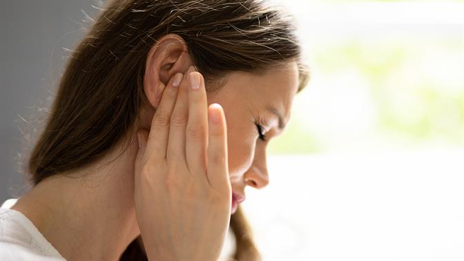 Πονούσε φρικτά στο αυτί της γιατί είχε φωλιάσει μέσα κατσαρίδα