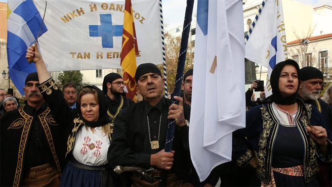 Ουρές στη Μητρόπολη για το τελευταίο αντίο στον Κωνσταντίνο [φωτογραφίες]