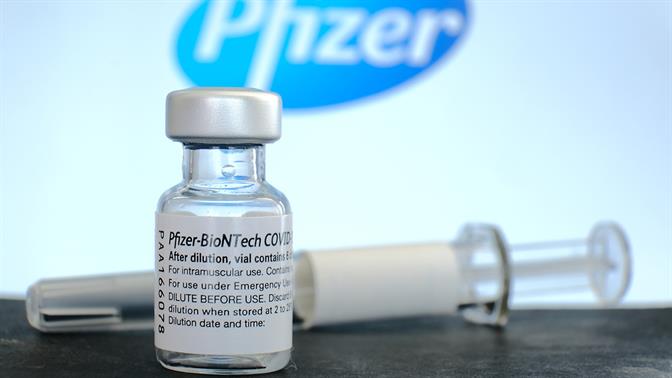 Σάλος με κρυφό βίντεο στελέχους της Pfizer να λέει για «κατευθυνόμενη εξέλιξη» του κορωνοϊού