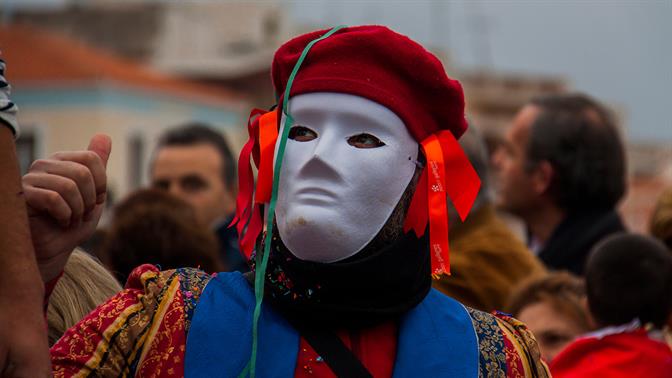Σαράντα μ’νια μι κύκλουσαν: Η ελληνική βρωμόστομη παράδοση πάει Απόκριες 