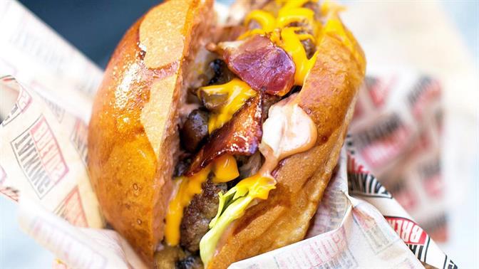 Πού θα φας λαχταριστό burger σε Εξάρχεια και Κολωνάκι;