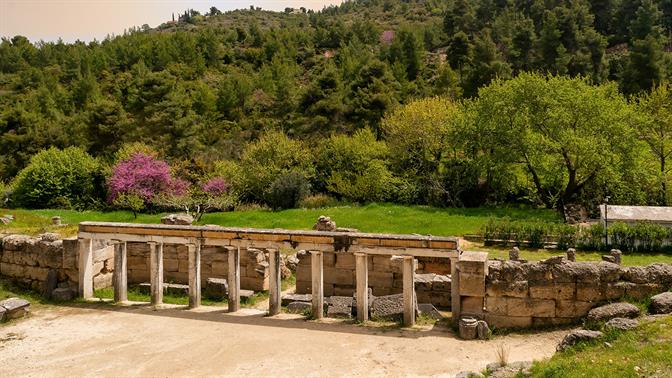 Αρχαία στην Αττική και ταβερνάκια δίπλα τους… ό,τι πρέπει για μονοήμερη