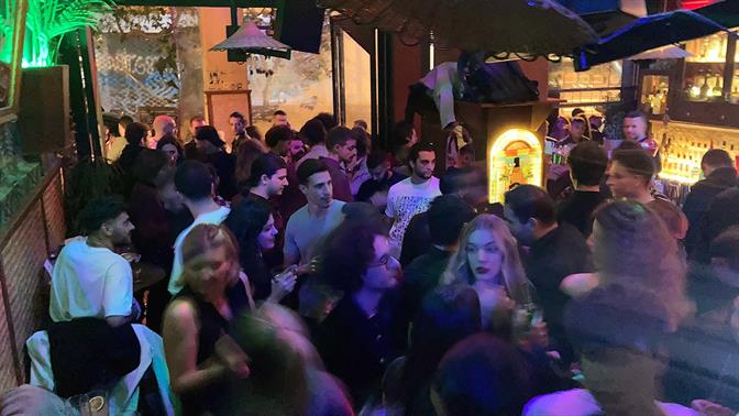 Τα πιο καυτά μπαρ για να πιεις ποτάρες αυτό το καλοκαίρι