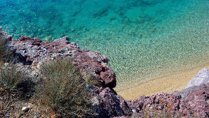 Ο Ιούνιος είναι ευκαιρία για τις πολυσύχναστες παραλίες της Αττικής