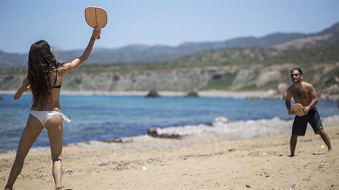 Ρακέτες τέλος σε δύο παραλίες της Αττικής