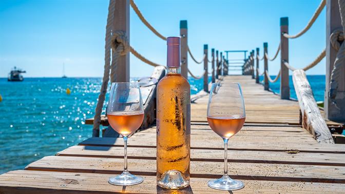 Οινοποιεία της Πελοποννήσου για beach and wine