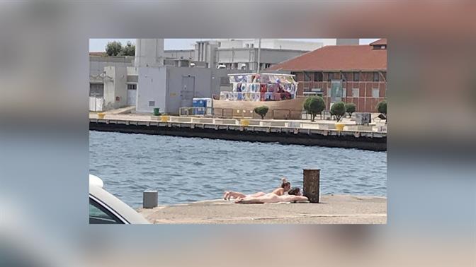 Γυμνή ηλιοθεραπεία στη Λεωφόρο Νίκης έκαναν δυο γυναίκες στη Θεσσαλονίκη