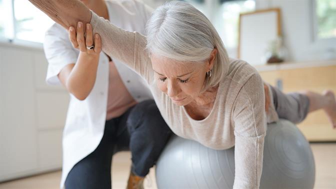 Ρευματοειδής αρθρίτιδα: Πώς βοηθάει η γυμναστική;