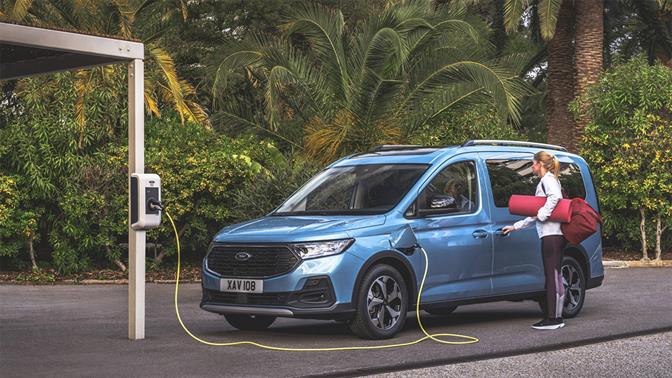 Οικονομία στο καύσιμο εξασφαλίζει το Ford Tourneo Connect PHEV