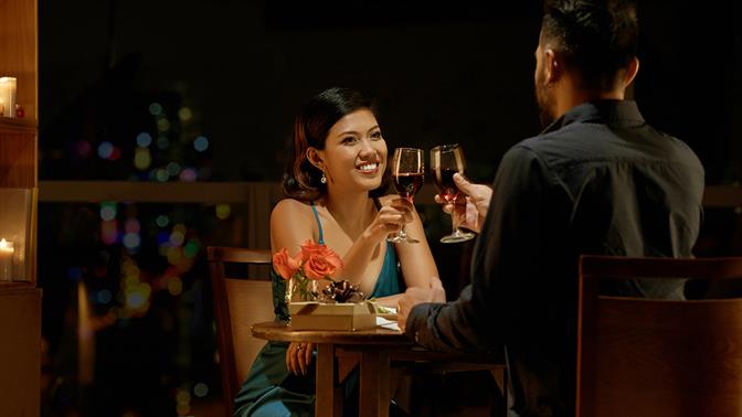 Εστιατόριο στην Ιταλία κερνάει κρασί αν φας χωρίς το κινητό σου