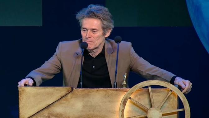 Ο Γουίλεμ Νταφόε «κλώτσησε» τον Γιάννη Νιάρρο όταν εκείνος του ζήτησε αυτόγραφο