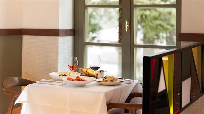 Στο Ateno Cook & Deli η κεντρική ιδέα είναι η νοστιμιά