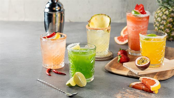 ΤGI Fridays™ + Μάιος = Margarita MAYnia Όλες οι Margaritas στα 5,5€ — όλη μέρα, κάθε μέρα, για όλο τον Μάιο.