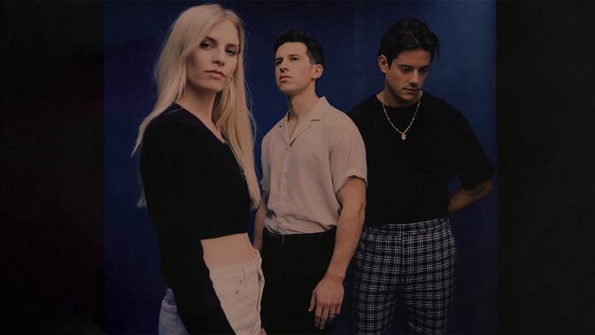 Γιατί το dream pop των London Grammar μας κάνει να λιώνουμε ξανά και ξανά
