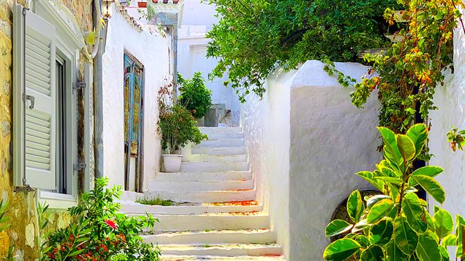 Δωμάτια για μαγιάτικες αποδράσεις στον Σαρωνικό
