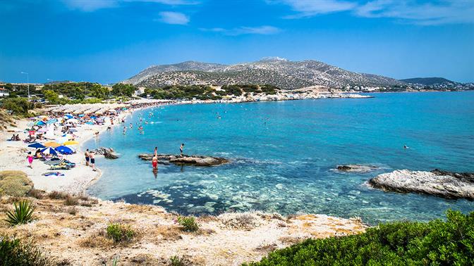Τέλειες παραλίες για τα πρώτα μπάνια στην Αττική