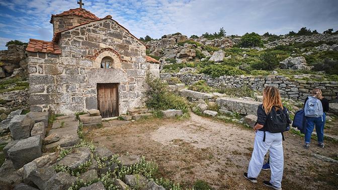 Πάμε για μια πεζοπορία στην Αίγινα;