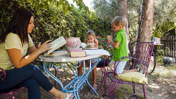 Tips για να οργανώσετε τη βεράντα και τον κήπο για να έχετε χώρο για παιχνίδι