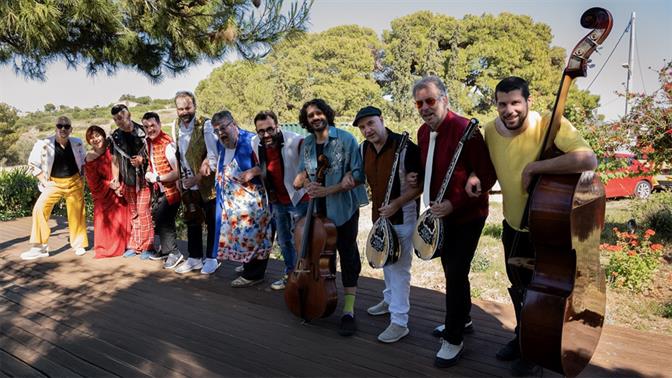 Τ’ Αηδόνια του Θέρους: Ο Σταμάτης Κραουνάκης επιστρέφει με καλοκαιρινές συναυλίες σε Παπάγου και Βράχων