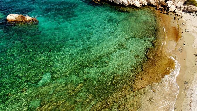 Πού να πάμε για μπάνιο στη Σαλαμίνα;