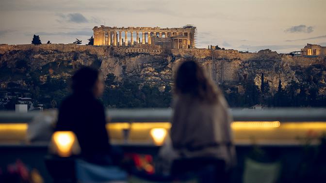 Οι ωραιότερες ταράτσες της πόλης για ποτό και θέα