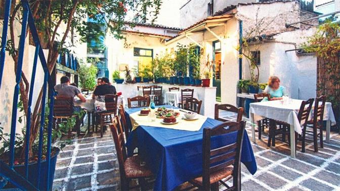 Οι πιο ωραίες αυλές για φαγητό στα Πετράλωνα