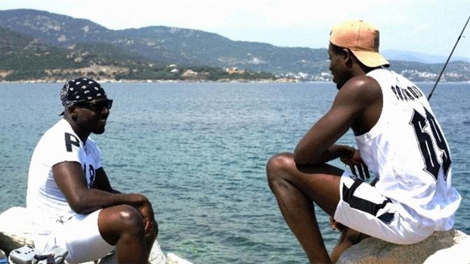 Απίστευτο: Πορνοστάρ βρέθηκαν σε αστυνομικό τμήμα επειδή τους πέρασαν για… μικροπωλητές