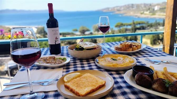 Ταβερνάκια με θέα θάλασσα και λογαριασμό που δεν… τσούζει